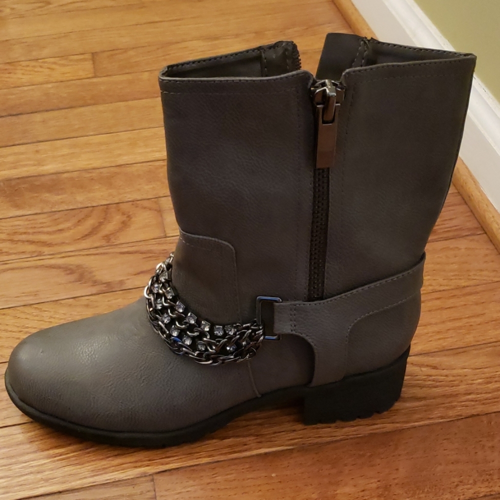 Gray Ankle Boots w/rhinestone chain.